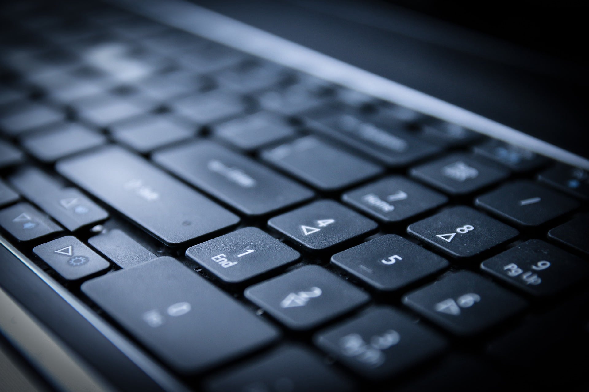 Teclado de computador.
